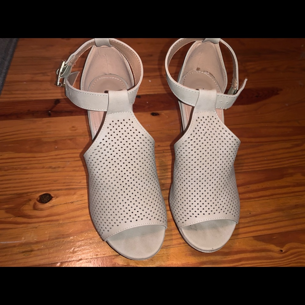 Nude Wedges